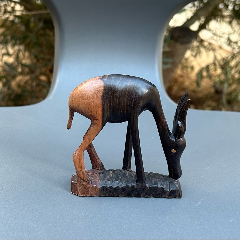 VTG Hand Carved Antelope feeding Sculpture 🇧🇯 Sz 3.5”x3”